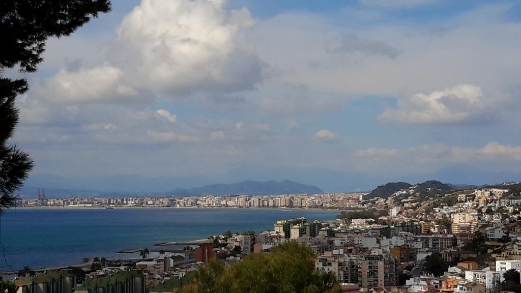 Malaga Centro Apartamentos ภายนอก รูปภาพ