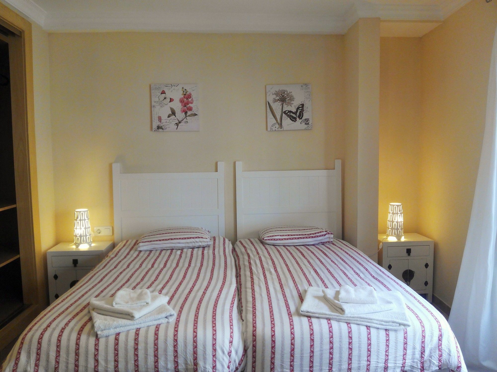 Malaga Centro Apartamentos ภายนอก รูปภาพ